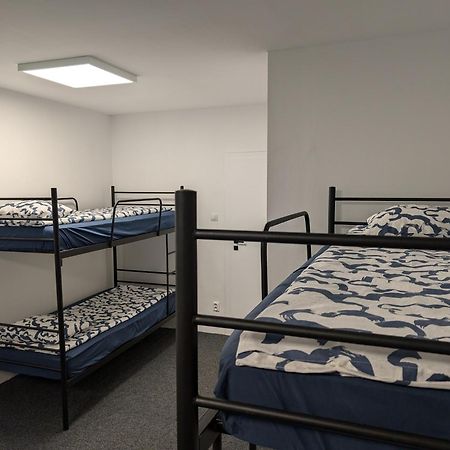 Baraczek Lotnisko Leszno Hostel Лешно Екстериор снимка