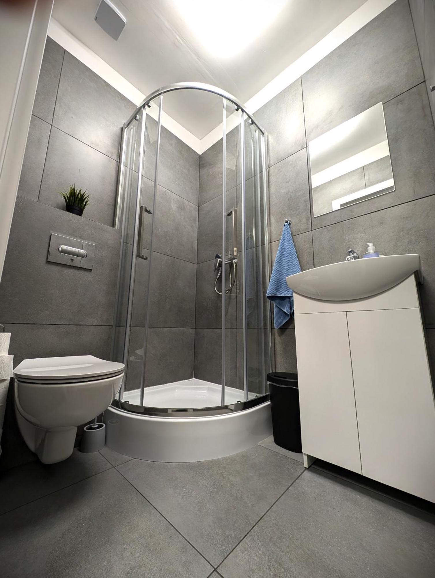 Baraczek Lotnisko Leszno Hostel Лешно Екстериор снимка