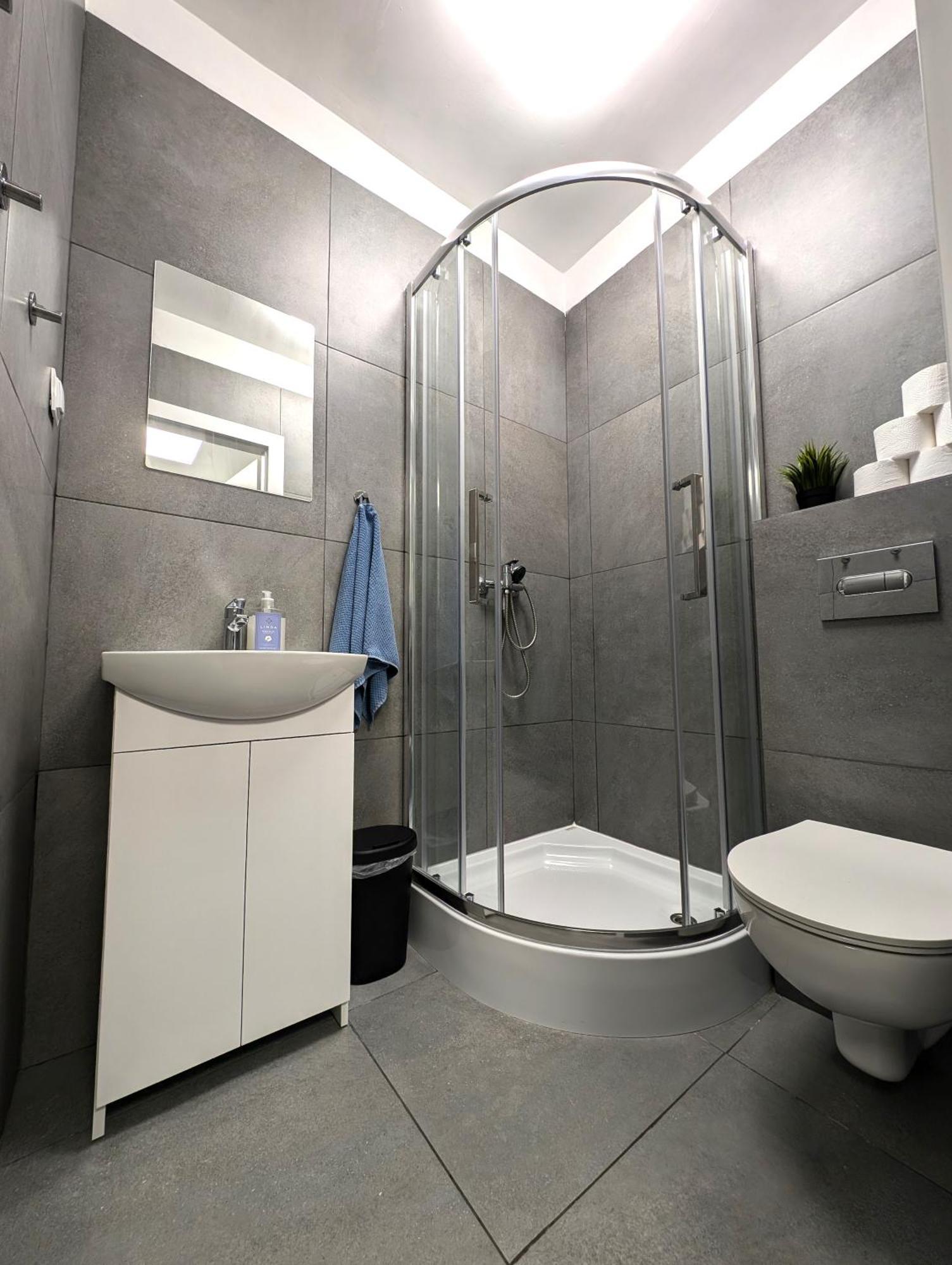 Baraczek Lotnisko Leszno Hostel Лешно Екстериор снимка